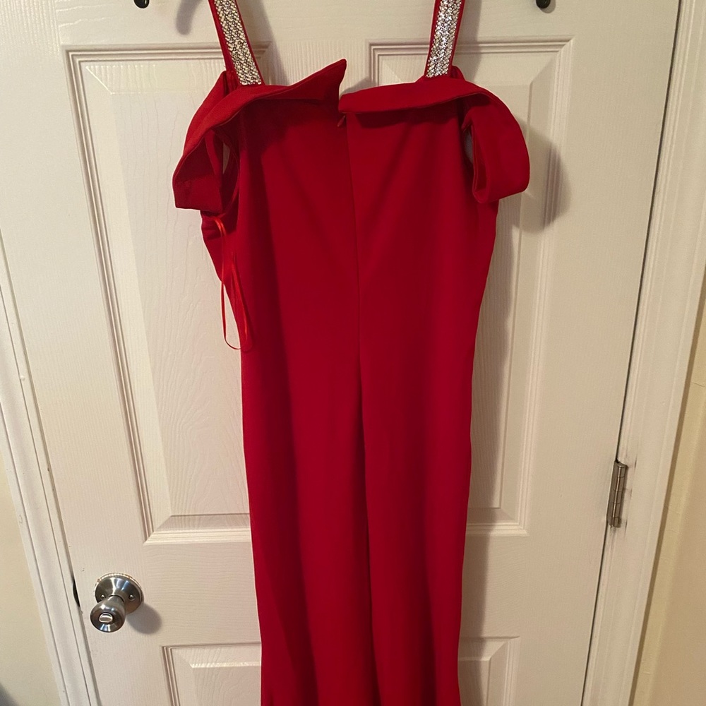 The color is red but i added the pic in the black dress for demonstration only.